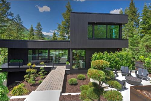Luxury Modern Mountain Home