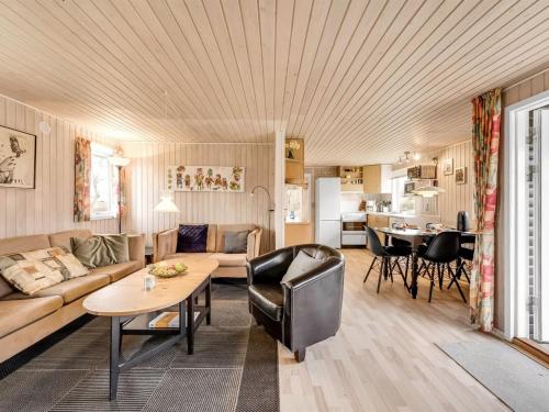 Holiday Home Hoghni - 850m to the fjord by Interhome in Falen