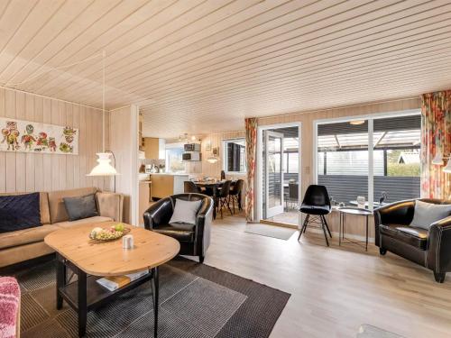 Holiday Home Hoghni - 850m to the fjord by Interhome in Falen