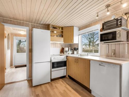 Holiday Home Hoghni - 850m to the fjord by Interhome in Falen