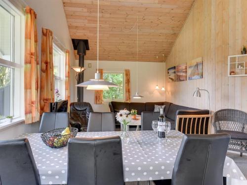 Holiday Home Herlugh - 1km to the fjord by Interhome in Hemeta