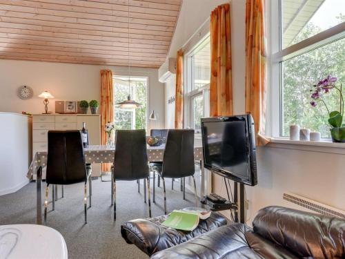 Holiday Home Herlugh - 1km to the fjord by Interhome in Hemeta