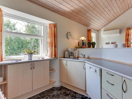 Holiday Home Herlugh - 1km to the fjord by Interhome in Hemeta