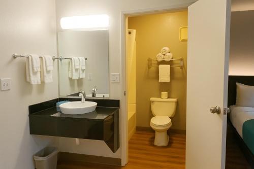 Motel 6-Duluth MN - image 13