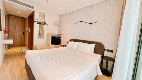 King Room with Balcony