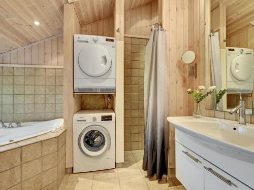 Holiday Home Gustine - 300m from the sea by Interhome in Skæring