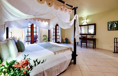Antigua Superyacht Marina & Resort