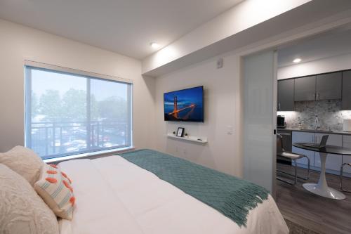 King Bed-Walk Downtown-Free Garage Parking-Laundry detail