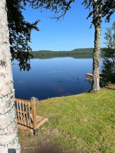 Skats, Chalet au Lac des Commissioners in Lac-Bouchette (QC)
