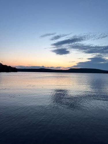 Skats, Chalet au Lac des Commissioners in Lac-Bouchette (QC)