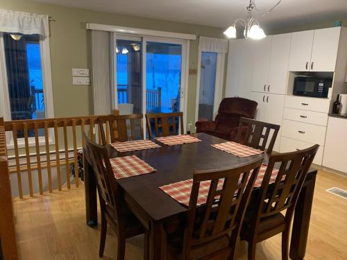 virtuve, Chalet au Lac des Commissioners in Lac-Bouchette (QC)