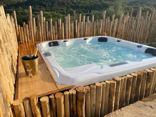 جاكوزي, U Loghju in أوليتا