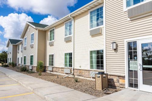 Cobblestone Inn & Suites - Big Lake - image 3