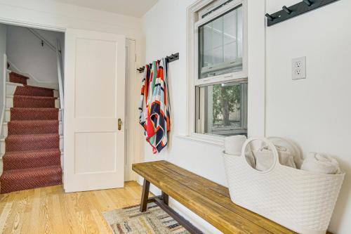 1 Mi to Beach: Home w/ Bocce Court in Cape Cod in เวสต์ ยาร์เมาท์ (MA)