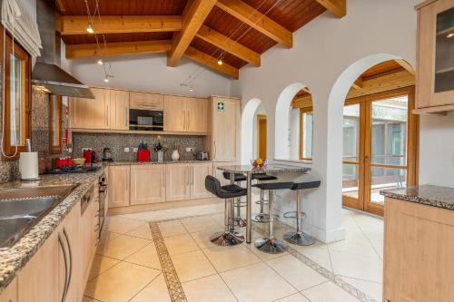 Peaceful and lovely retreat with a pool #1982 in Barao De Sao Miguel