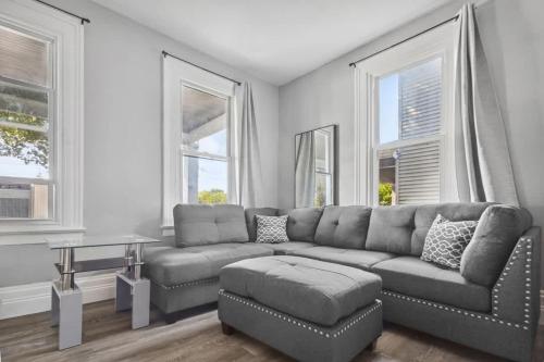 Niagara Falls (NY) 5BR Home-Walk to Niagara Falls & Aquarium 3-Star Single Room room