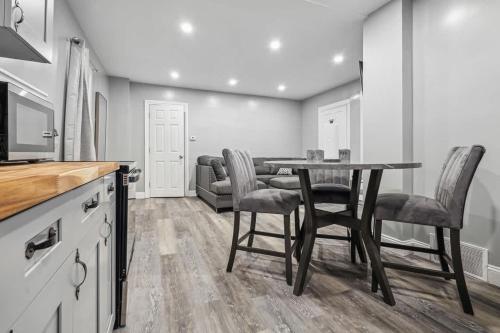 나이아가라 폴스 (NY) 5BR Home-Walk to Niagara Falls & Aquarium 3성급 싱글룸 레스토랑