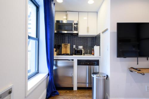 69-5A Modern Lower East Side 1BR Apt BRAND NEW in New York, USA