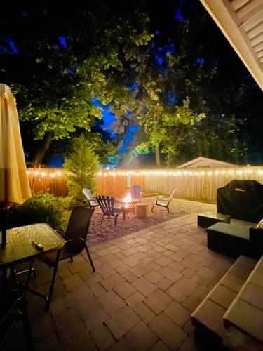 Myrtle's Paradise - 2 BR, 1 BA, Step to Crystal Beach