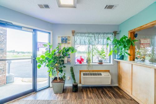 Capital O Aurora Inn Monett US 60 - 로비