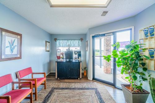 Capital O Aurora Inn Monett US 60 - 로비