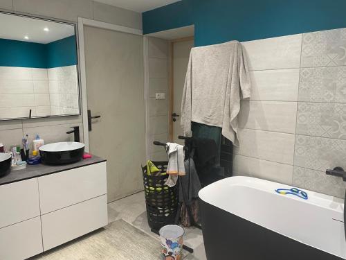 Chambre Ventabren 25M2 tout confort +mezzanine