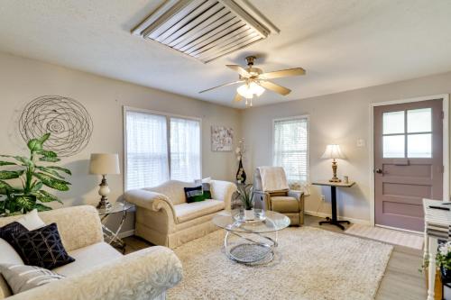 Home Less Than 3 Mi to Rte 66 and Lake Lou Yaeger! in ลิชฟิลด์ (IL)