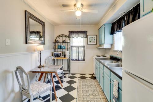 Home Less Than 3 Mi to Rte 66 and Lake Lou Yaeger! in ลิชฟิลด์ (IL)