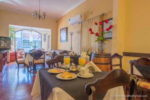 餐饮, 德尔维诺精品酒店 (Delvino Boutique Hotel) in 萨尔塔