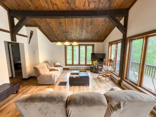 Közös társalgó / TV, Jardin Du Ciel Chalet in Val-des-Bois (QC)