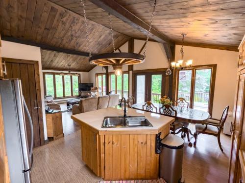 Jardin Du Ciel Chalet in Val-des-Bois (QC)