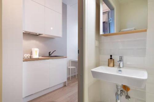 Charming Old Town view apartment, Tallinn (photo 9)