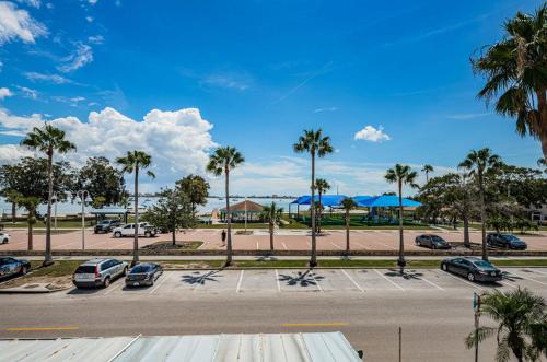 Sea Breeze Manor Bed Breakfast – Gulfport, FL