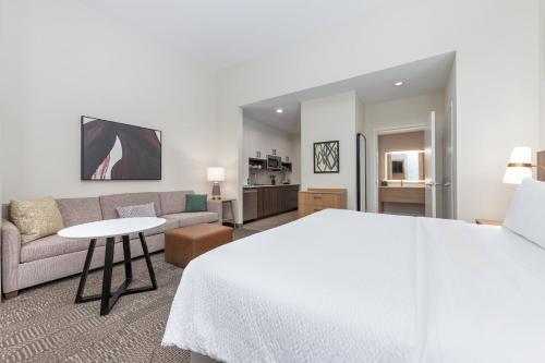 1 king bed, 1 sofa bed