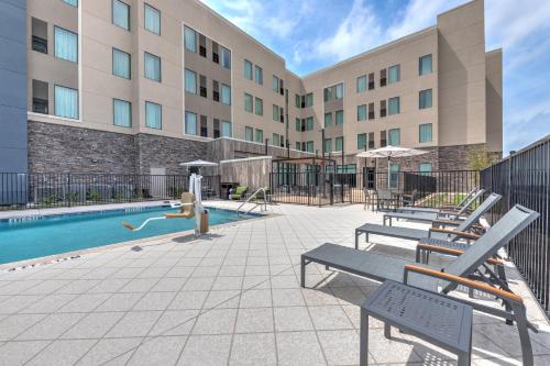 Staybridge Suites Port Arthur By IHG - 수영장
