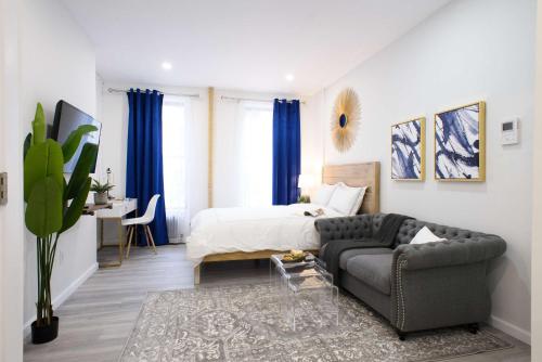 240-12 BRAND NEW Studio Prime location W&D in New York, USA