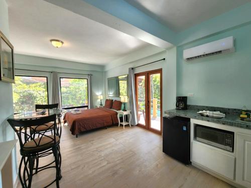 Beach Club Condos at Popeyes in Caye Caulker