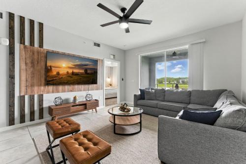 Elegant 2BR in Storey Lake Top Location – khách sạn tại Hunters Creek