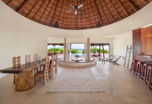 Playaakun Eco Villa 5br Private Beachfront Paradise TULUM -Sian Kaan in 斯安卡恩生物保護區