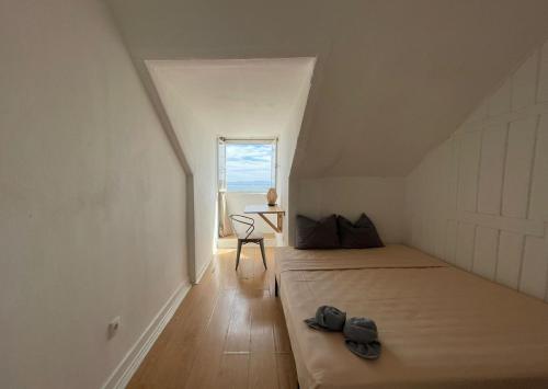 Santos Apartment in Central Lisbon with River View, Лиссабон