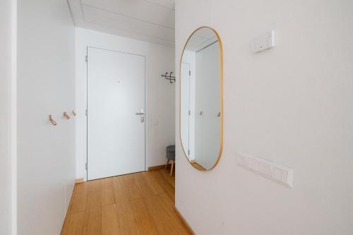 Cozy and Sunny Apartment with free parking Sky Park, Братислава (фото 7)
