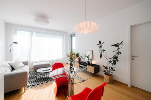Cozy and Sunny Apartment with free parking Sky Park, Братислава (фото 2)