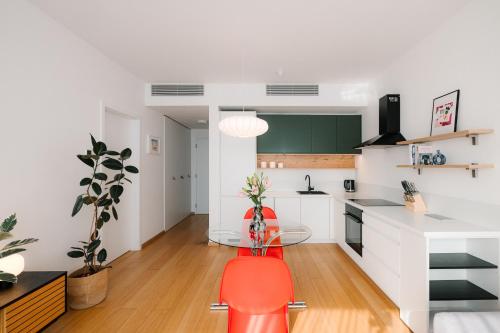 Cozy and Sunny Apartment with free parking Sky Park, Братислава (фото 6)