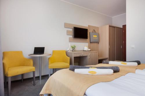2 twin beds
