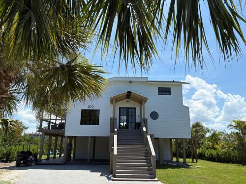 Don Pedro Island Canal dock and 5 Min to Beach