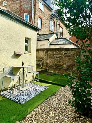 Kert, Charming 2BR Victorian Flat in Bexhill-on-Sea in Központ