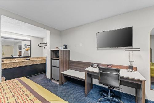 Guest Inn Rogers - image 12