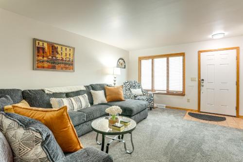 . Convenient Townhome 1 Mi to Dtwn Clearfield