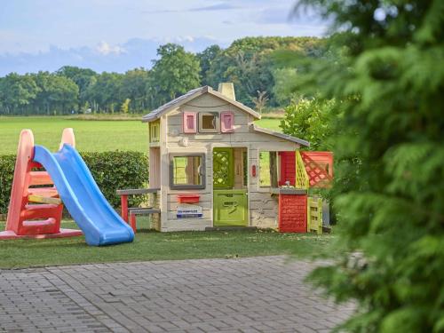 Kert, Spacious farmhouse in Achterhoek with play loft in Verspreide huizen Neede