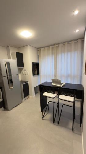 Loft Moderno no Centro de Blumenau in บลูเมนัว